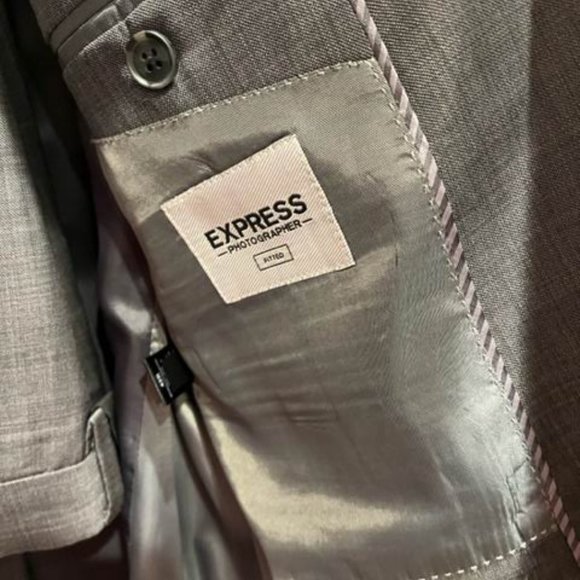Express Suit - Picture 4 of 5